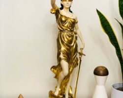 مجسمه فرشته عدالت
