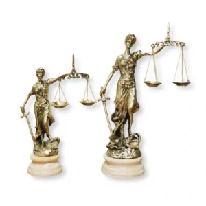 تندیس فرشته عدالت برنجی با پایه سنگی