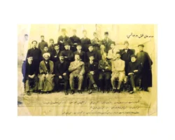 پوستر کاغذی اولین تصویر از مدرسه عالی حقوق در ایران