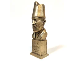 تندیس امیرکبیر - صدراعظم محبوب ایرانی